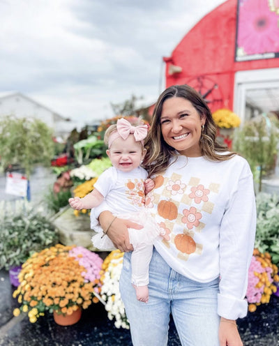 Monogrammed 'Daisy 'Pumpkin' Crewneck Sweatshirt - United Monograms