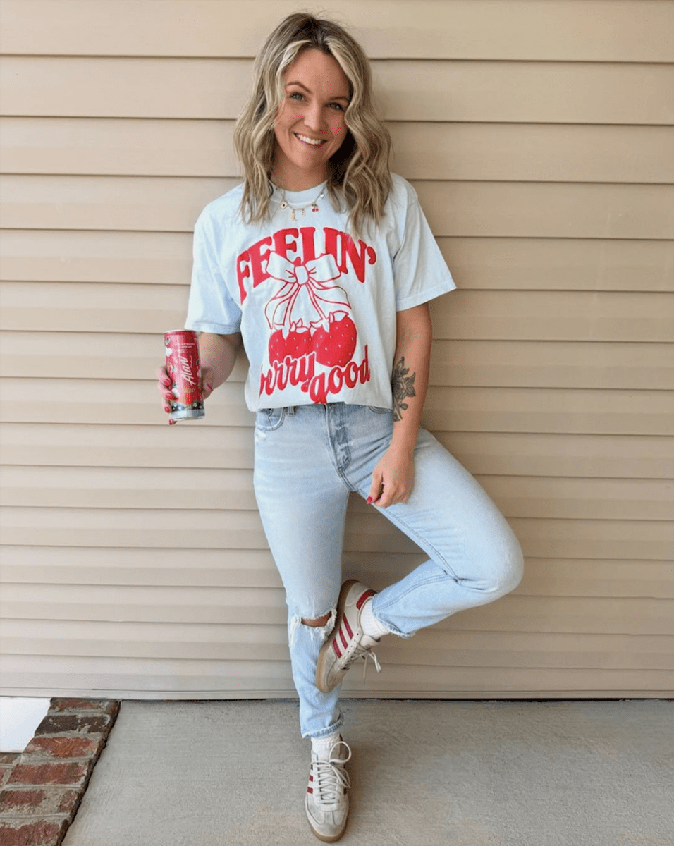 PUFF 'Berries & Bows' T-Shirt - United Monograms